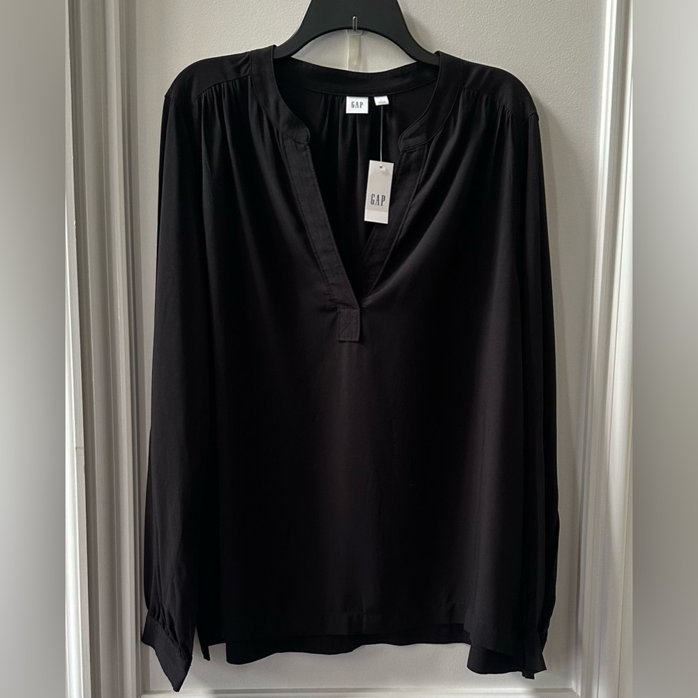 NWT GAP Women's Deep Black V-Neck Blouse Size L